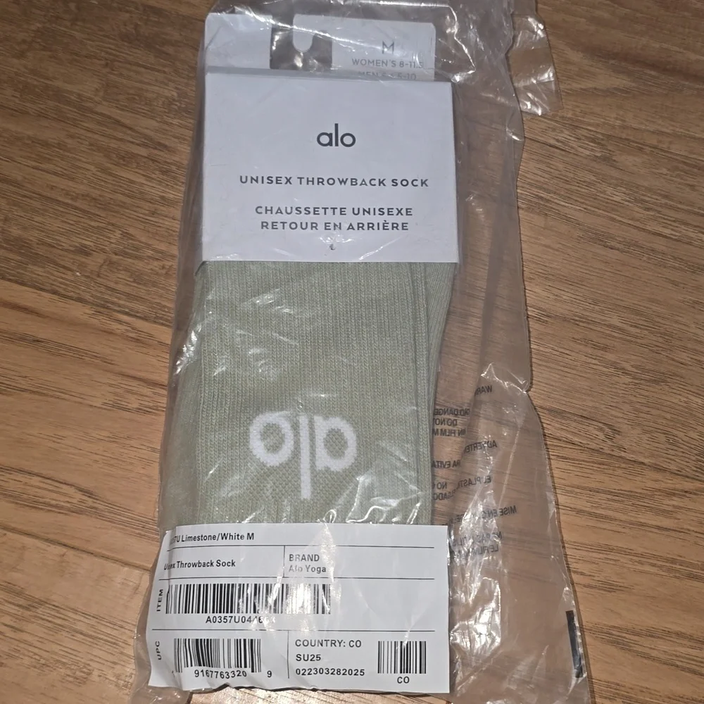 ALO Unisex Throwback Sock Limited edition/release Limestone/White medium $34 - Picture 3 of 8